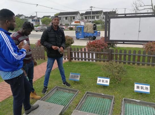 外國(guó)留學(xué)生參觀(guān)力鼎農(nóng)村污水處理項(xiàng)目